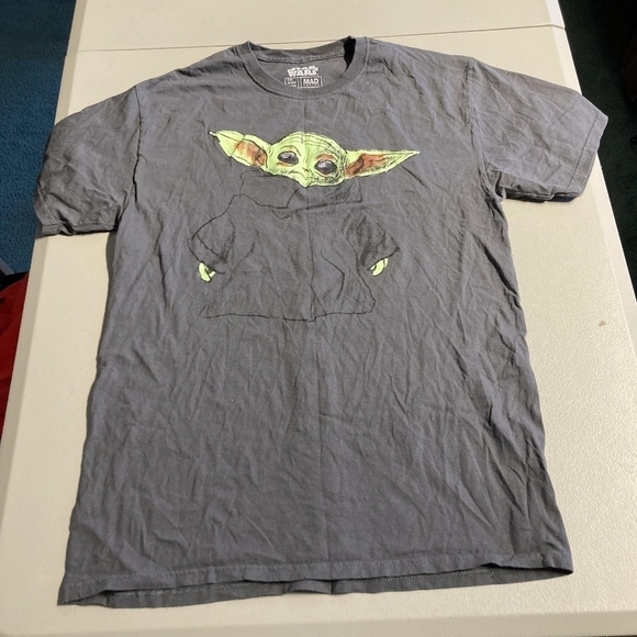 Star Wars Grogu The Child Grey Graphic T-shirt Men's Size Medium M 38/40 EUC - Picture 1 of 4